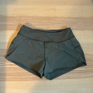 Women’s Nobull Pace Running Shorts Size Small 3”